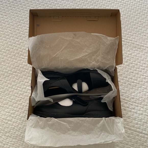 New in box! Beautiful Clarks size 12 ladies flats 🥿 “Roseville Jane”. - Picture 7 of 8